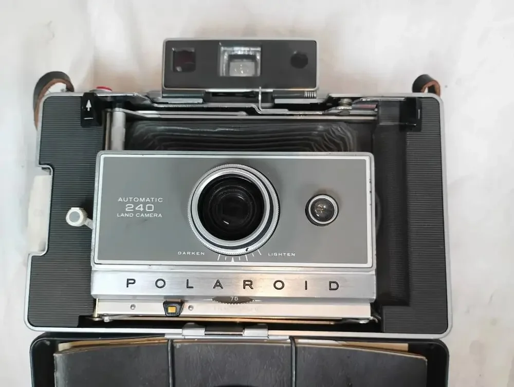 Polaroid 250 Land Camera Automatic Vintage w/ Case Zeiss Flash Bulbs Cold Clip